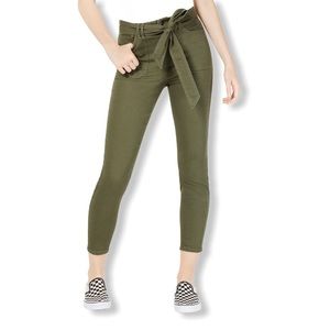 Vanilla Star Junior’s Belt Cropped Jeans